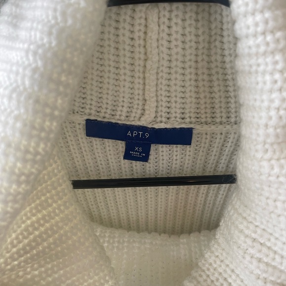 Apt 9 sweater - Picture 2 of 3